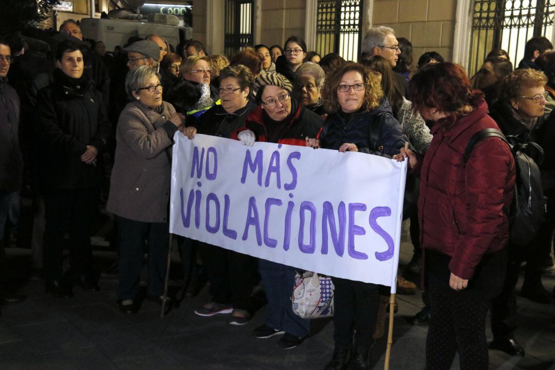Pancarta de rechazo a las violaciones durante la concentración de protesta celebrada en Sabadell el pasado 4 de febrero.