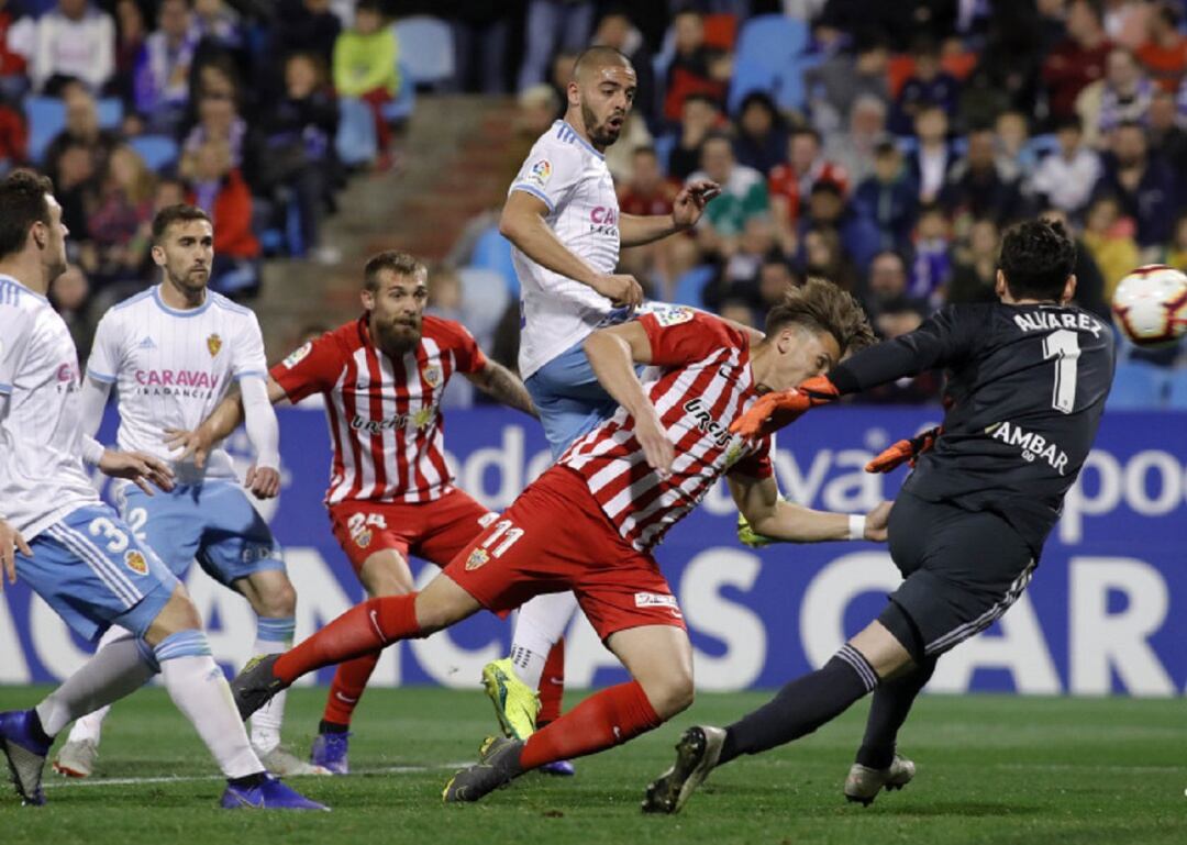 Imagen de la derrota del Real Zaragoza que le deja fuera de la pelea por el play-off