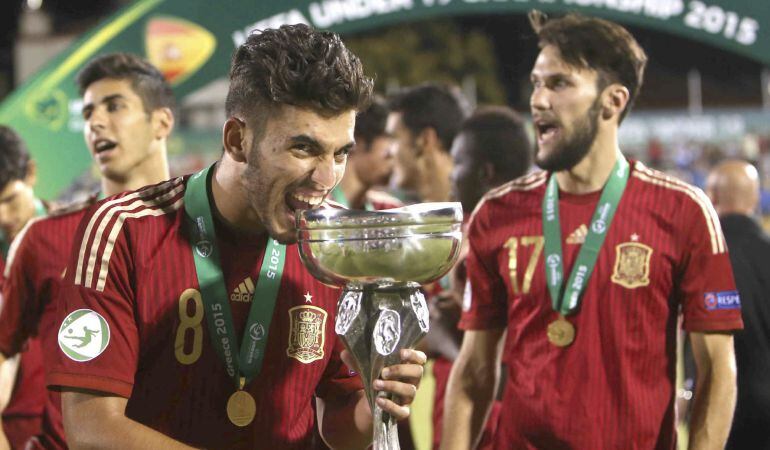 GRA036. KATERINI (GRECIA), 19/07/2015.- El jugador de la selección española sub-19 Dani Ceballos, tras vencer ayer a la selección rusa en la final del Europeo sub-19 Grecia 2015 que se disputó en el estadio del FC Katerini, en Katerini (Grecia). EFE/Vasilis Ververidis