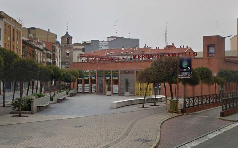 Exterior del mercado del Campillo