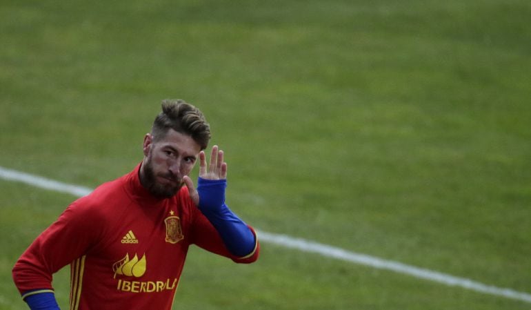 Sergio Ramos deja la selección por problemas físicos 