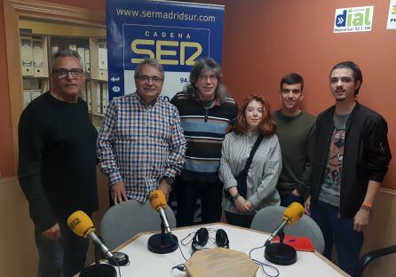 De izquierda a derecha, Luis Gimeno Lopesino y Enrique Martín (Asamblea ‘Consulta popular’ en Leganés), Florencio Aguado Carrasco (Asamblea Republicana de Parla) y Jorge Pascual, Diego Fernández y Marta Macías (Asamblea Referéndum de la UC3M).