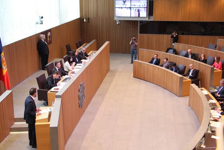 Pere López, president del grup mixt, intervenint avui al Consell General.