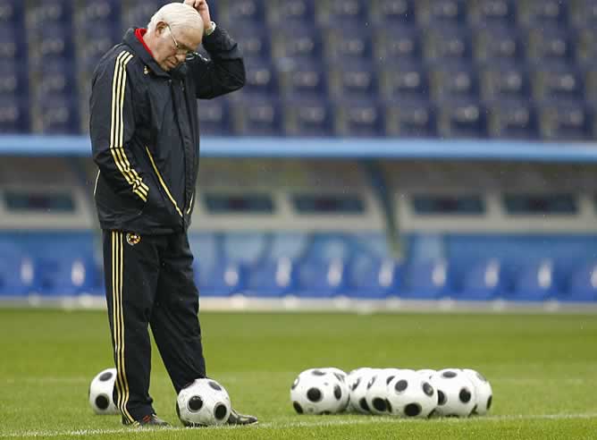 Luis Aragonés, durante un entrenamiento con la Selección