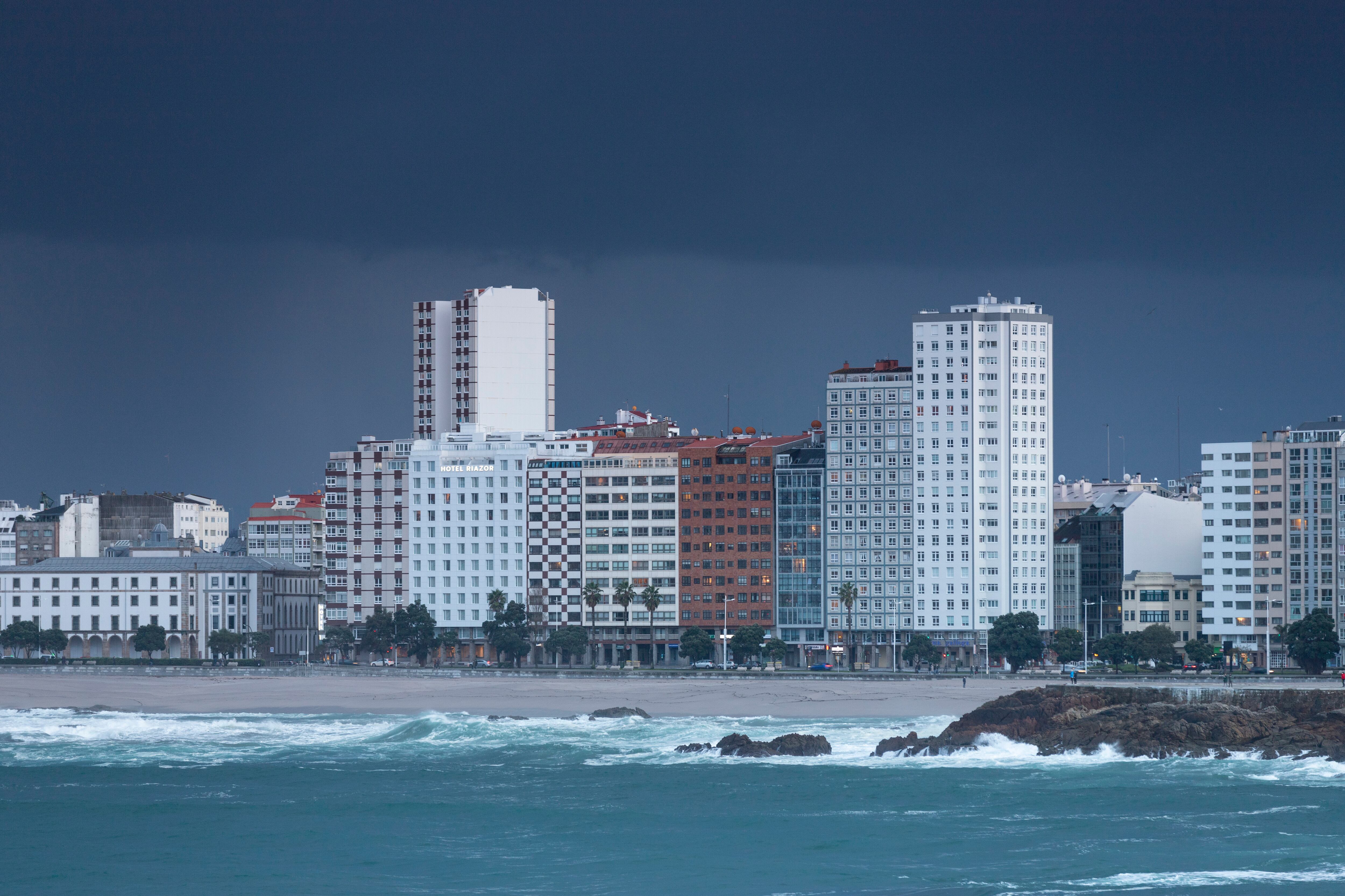 Playa de Riazor en A Coruña (Galicia), imagen de archivo.