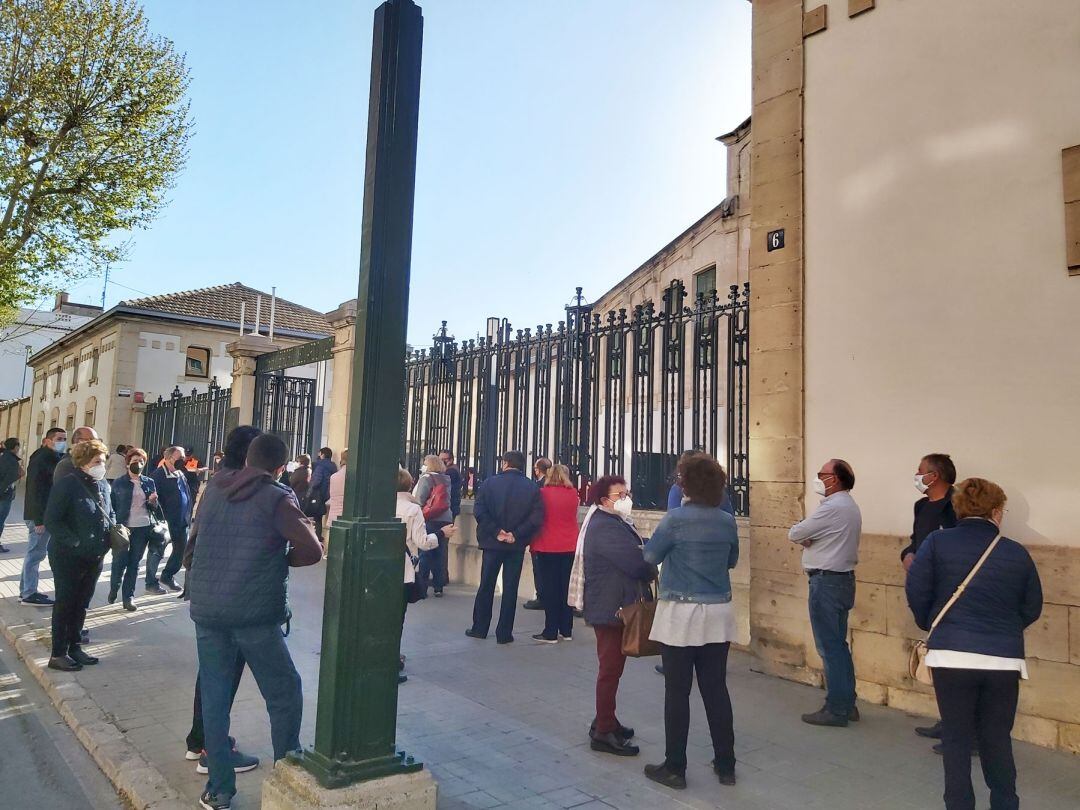 Los accesos al Complejo Eduardo Latorre instantes antes de iniciarse la vacunación