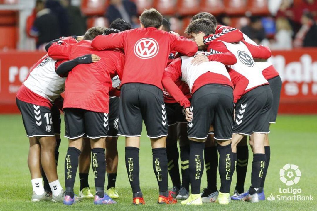 El CD Tenerife antes de comenzar un partido esta temporada