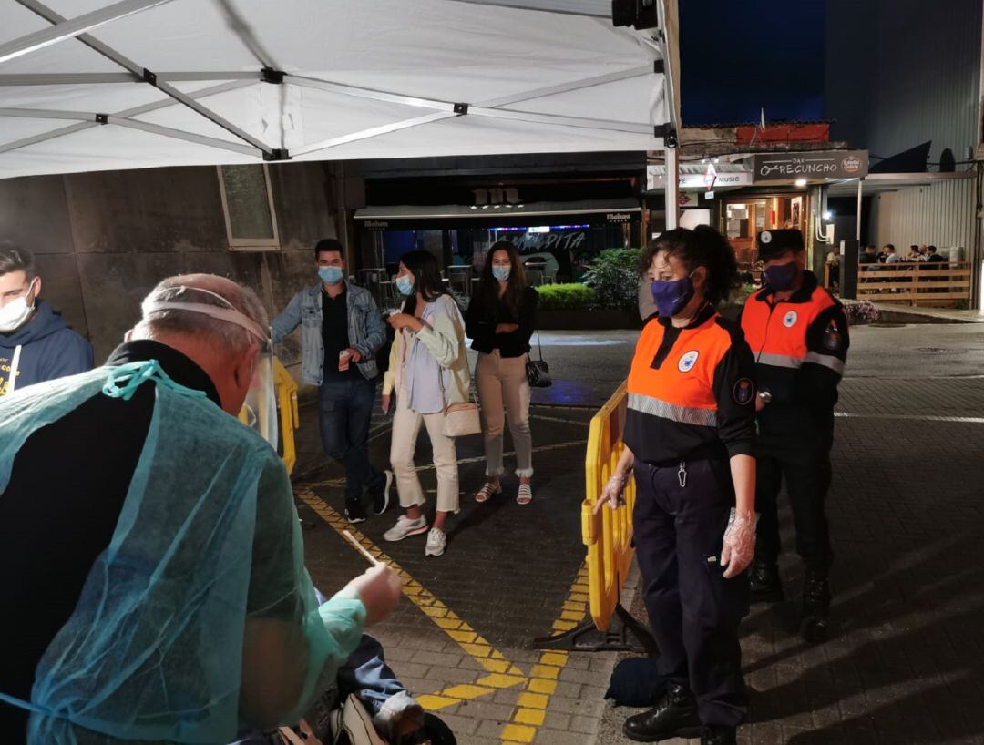 Carpa ubicada en Salceda para realizar test de antígenos que permiten la entrada a tres pubs locales. 