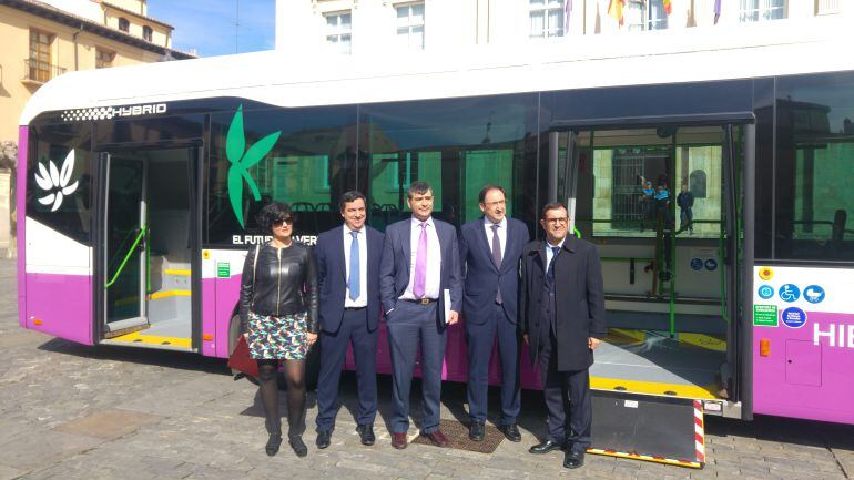 Presentación de un autobús híbrido