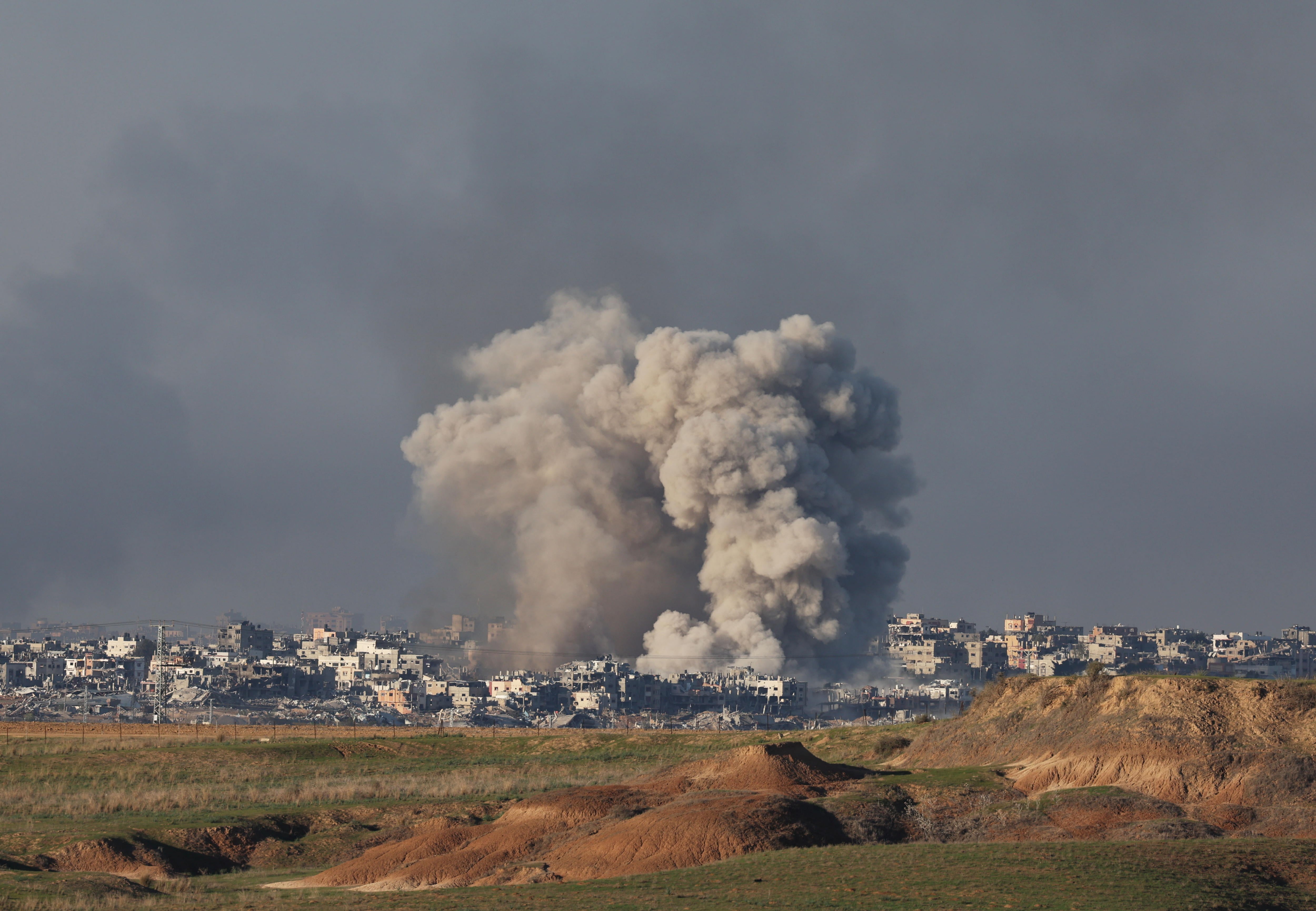 Humo sobre la Franja de Gaza