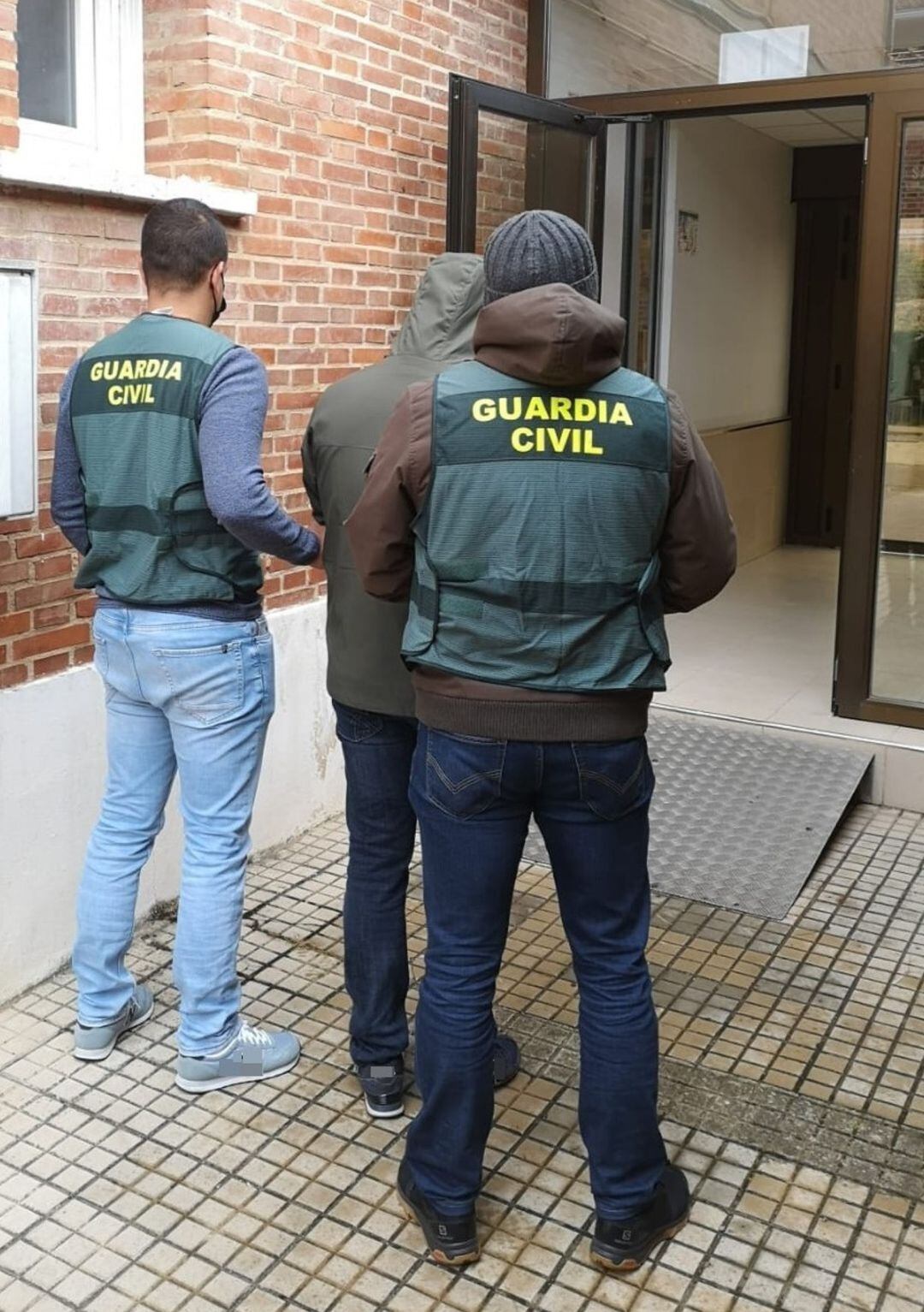 La Guardia Civil detiene a dos jóvenes e investiga a otro por varios supuestos delitos de robo con fuerza en las cosas en Aguilar