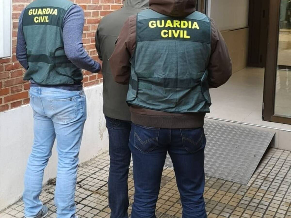 Dos menores detenidos y un joven investigado por varios supuestos delitos de robo en Aguilar