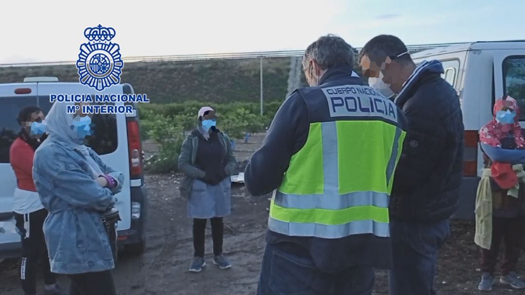 Imagen de la inspección policial en la finca agrícola