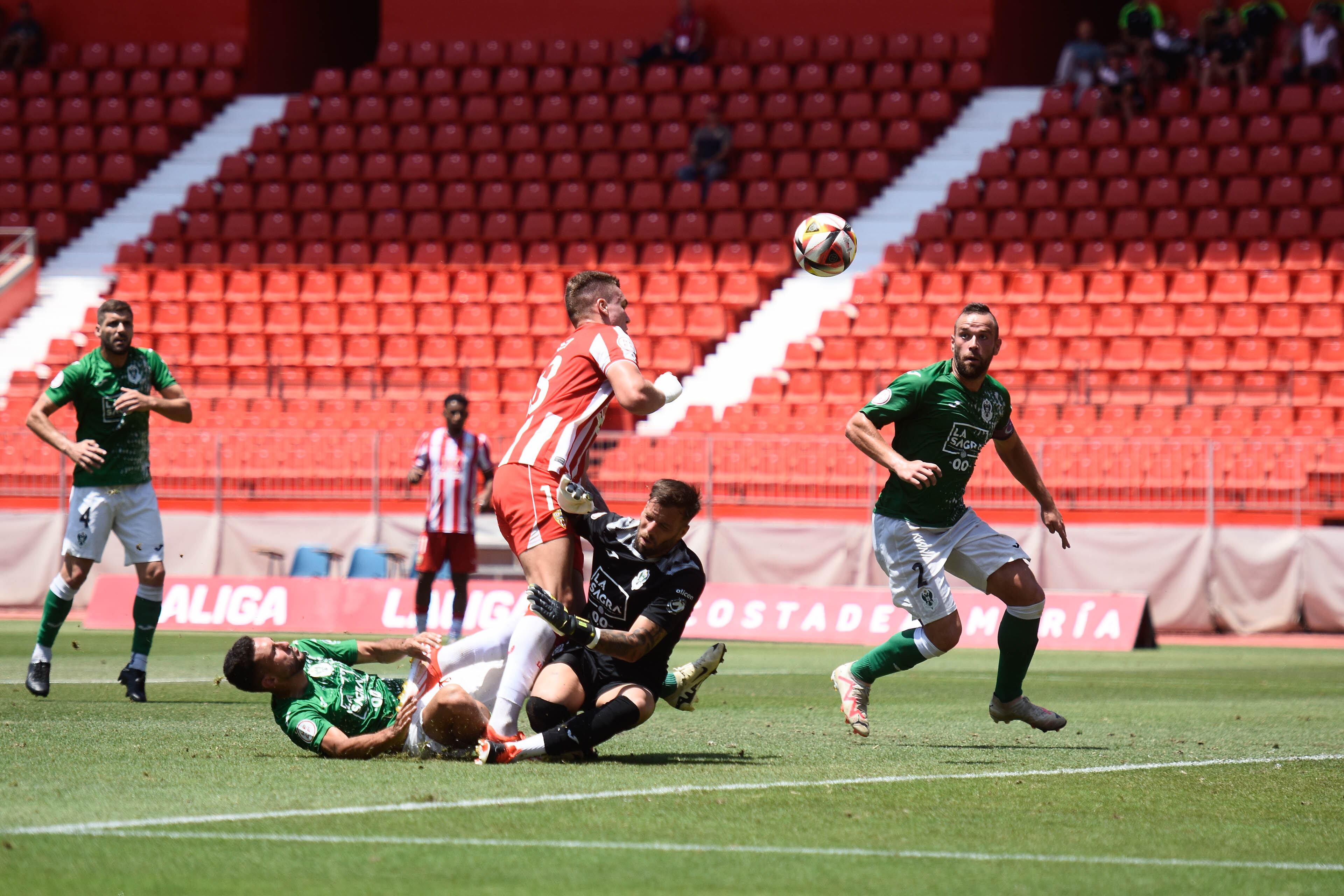 Milovanovic está llamado a ser el nuevo '9' del Almería.