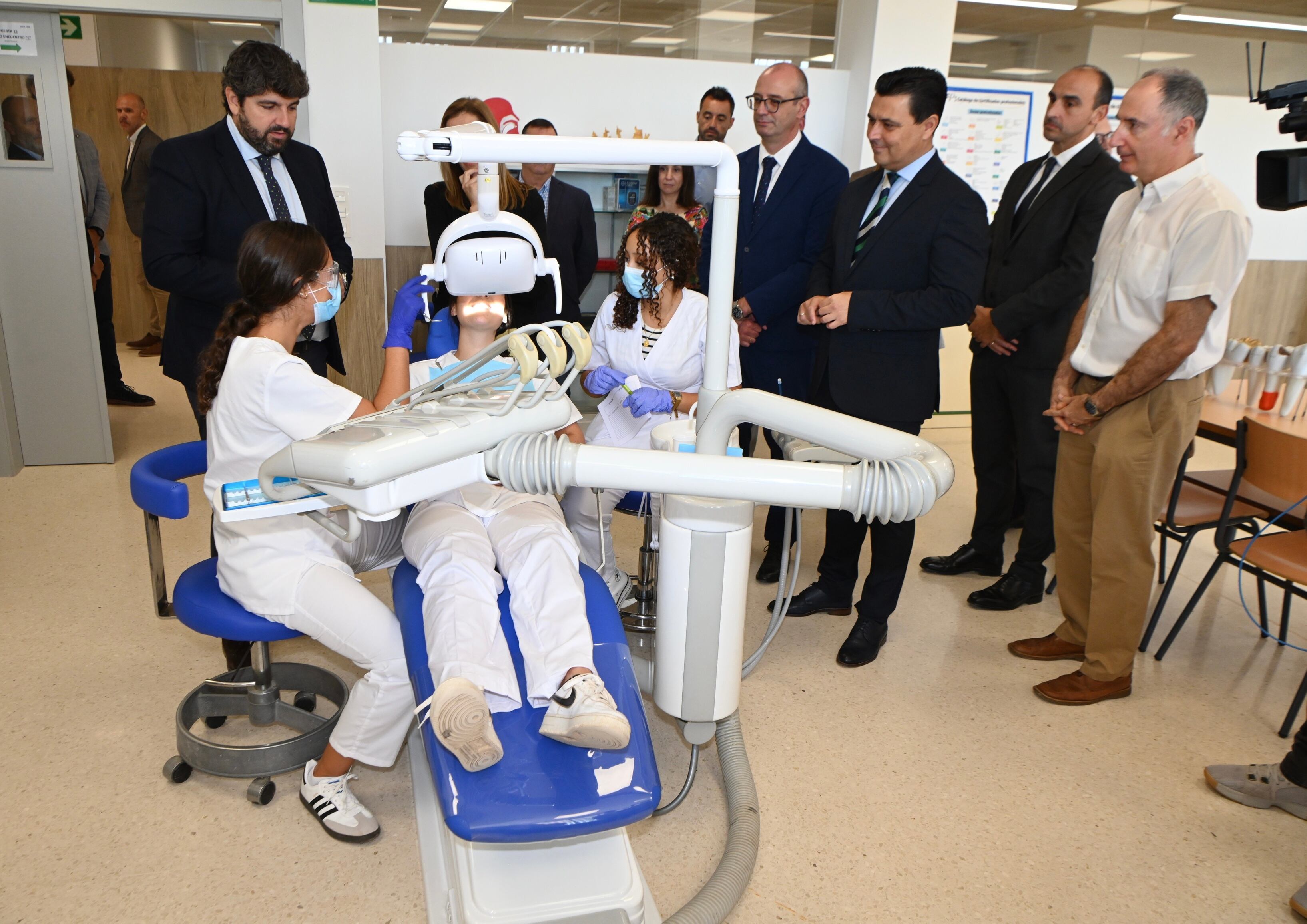 El presidente de la Comunidad, Fernando López Miras, inauguró hoy el nuevo pabellón de FP del Instituto de Educación Secundaria Mar Menor, en San Javier