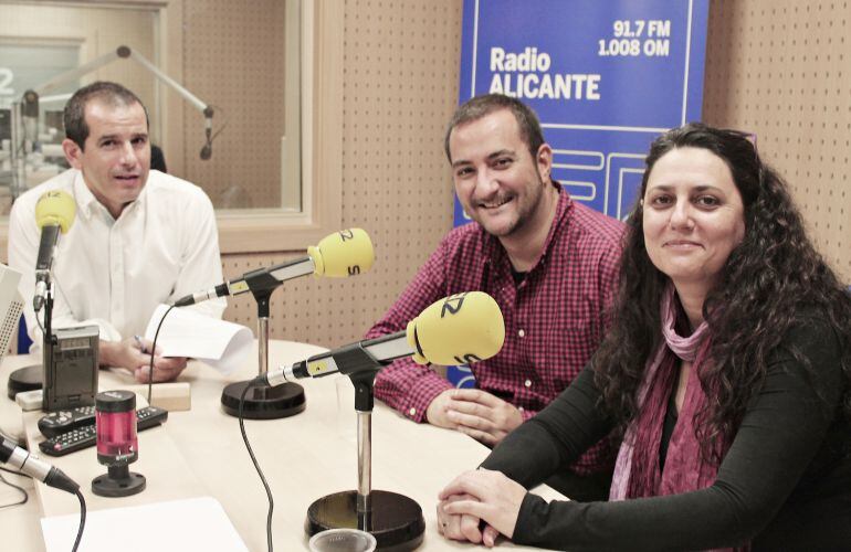Kike Domínguez y Charo Moreno, responsables del Programa de personas sin techo de Cáritas