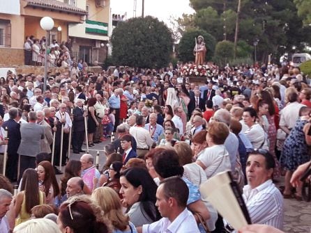 Cientos de fieles de Bedmar y de la comarcade Sierra Mágina, a la espera de la Virgen de Cuadros