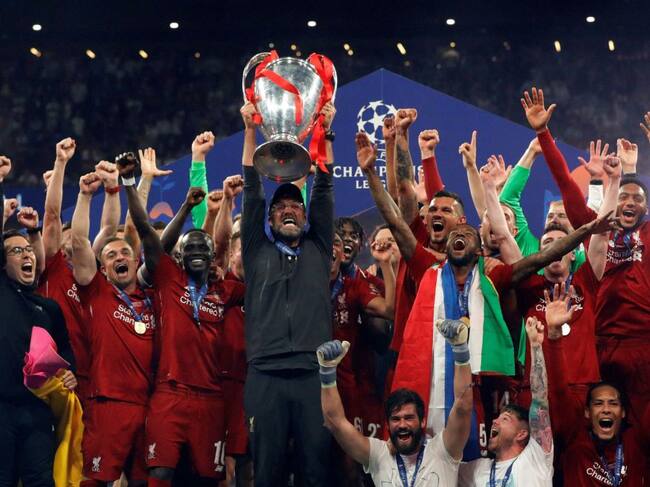 José Luis Rodríguez en la parte inferior izquierda de la imagen durante la celebración de la Champions