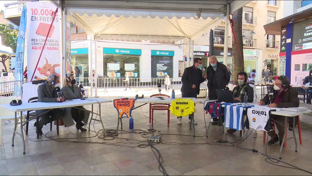 El presidente del CF Gandia, Jesús Sendra, en la Campaña de Navidad y Reyes