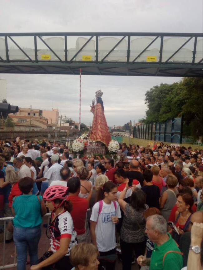 La Virgen de la Fuensanta llega a la pasarela de Santiago El Mayor