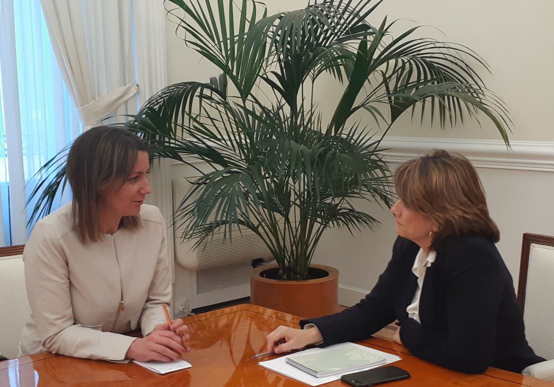 Lara Méndez, con la ministra Dolores Delgado