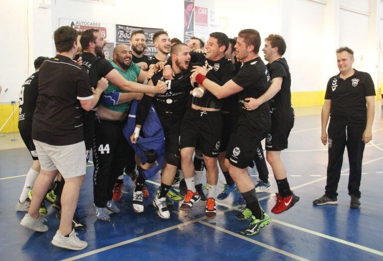 El Bm. Elda - C.E.E. quiere regresar de Cantabria con el ascenso en el bolsillo