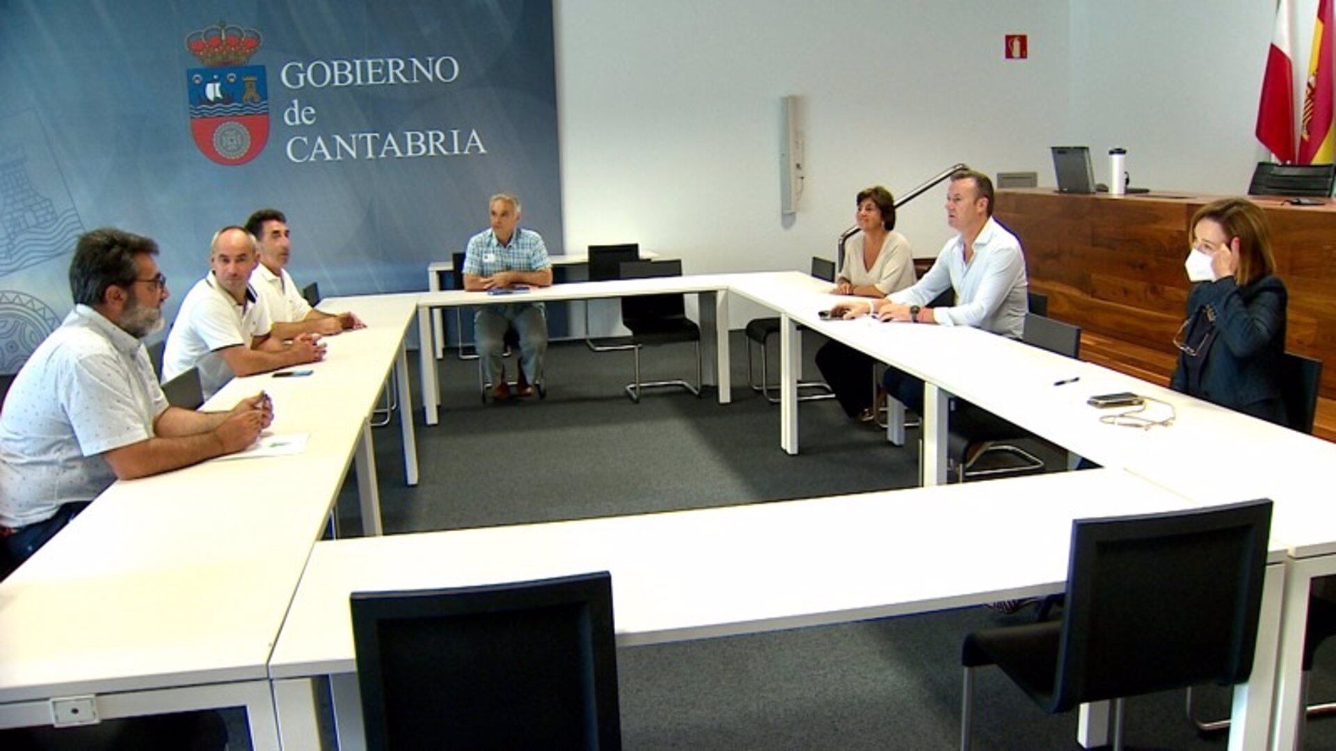 Reunión del consejero de Desarrollo Rural de Cantabria, Guillermo Blanco, con las cuatro Organizaciones Profesionales Agrarias (OPAS)