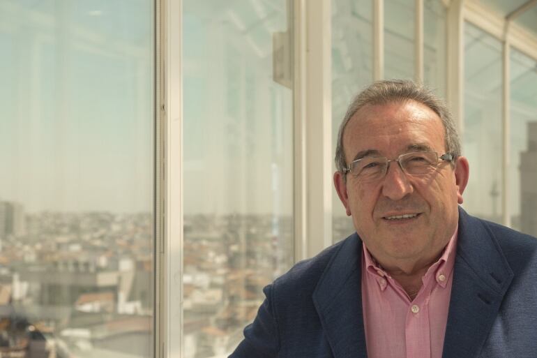 Carmelo Pérez en la terraza de la Ser