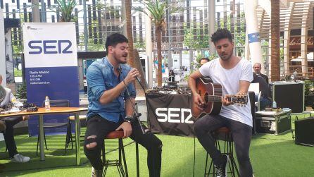 Luis Cepeda y Diego interpretando &#039;Fuimos Vida&#039;