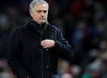 Mourinho se sube la cremallera de la chaqueta