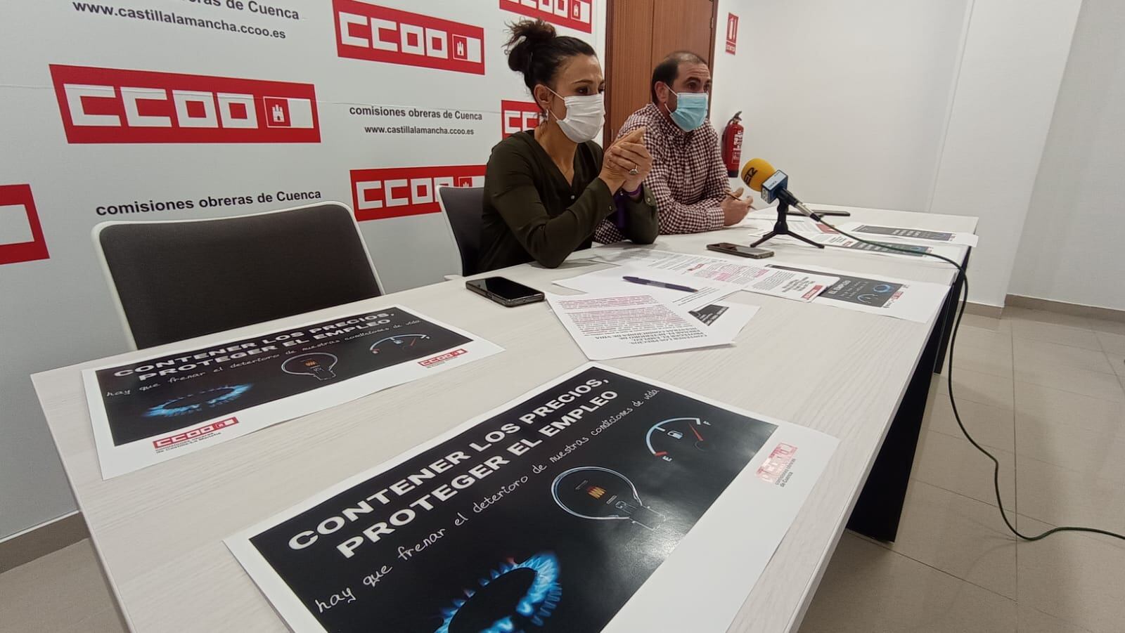 María José Mesas (CCOO) y Vicente Martínez (UGT) en rueda de prensa