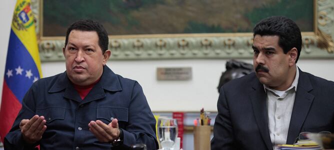 El presidente de Venezuela, Hugo Chávez, acompañado del vicepresidente y ministro de Relaciones Exteriores, Nicolás Maduro.