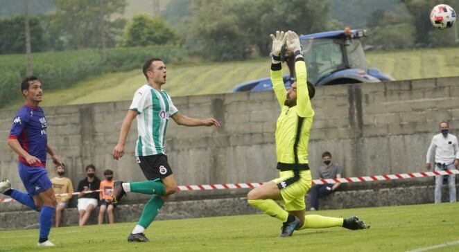 Saúl marcó el primer gol del Racing en Baceñuela