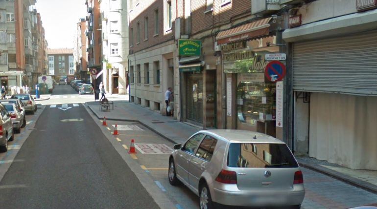 El vehículo circulaba por la calle Estrada para incorporarse a La Puebla, cuando se produjo el accidente