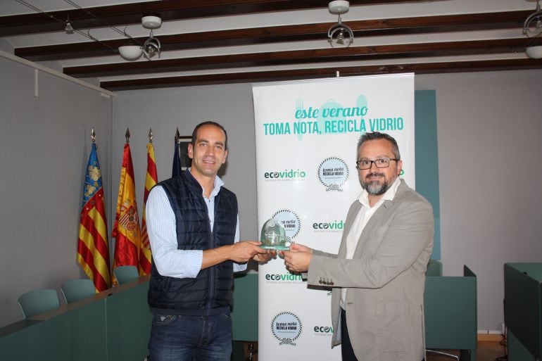 Entrega del &quot;Iglú Verde&quot; al ayuntamiento de Benissa.