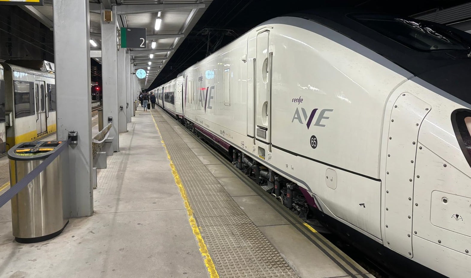 Primer servicio AVE con salida de la estación Gijón-Sanz Crespo y llegada a Chamartín.