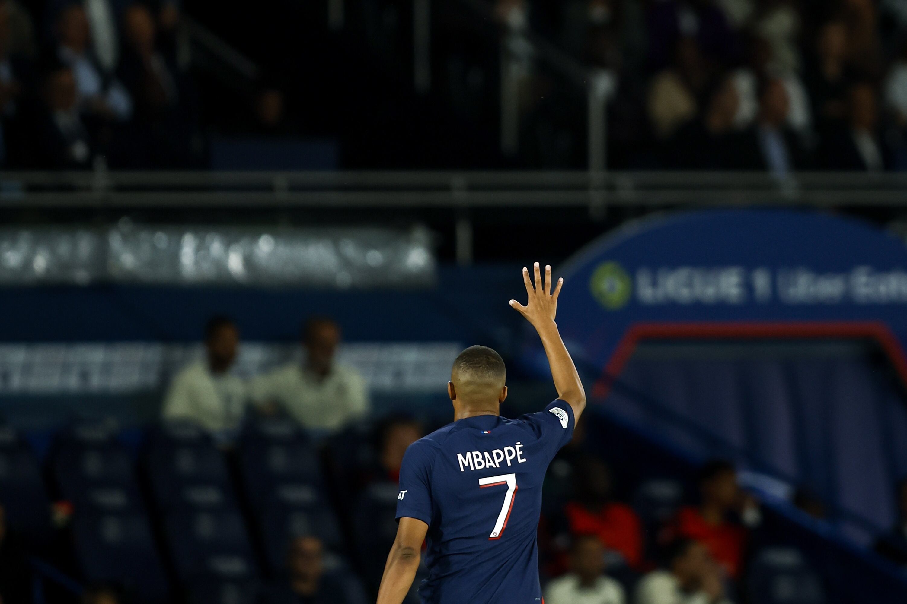 Kylian Mbappé sigue jugando con el PSG y brilla a pesar de los rumores
