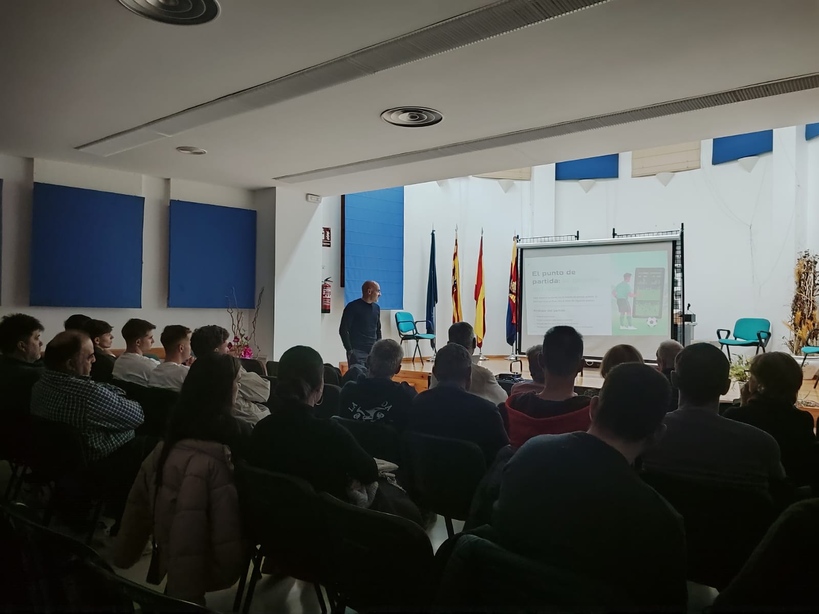 Dani Martínez fue protagonista de las jornadas sobre fútbol en Lalueza