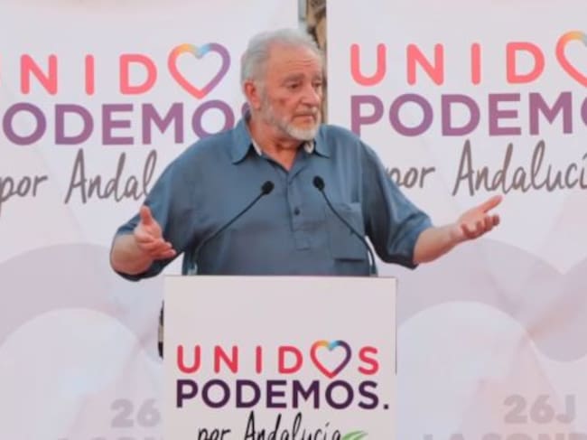 Julio Anguita en un acto público en Córdoba apoyando la candidatura de Unidas Podemos
