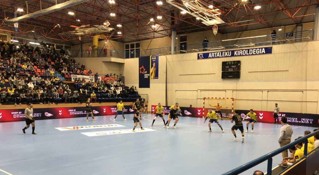 Imagen del partido entre Bidasoa y el Toulouse en el Polideportivo Artaleku. 