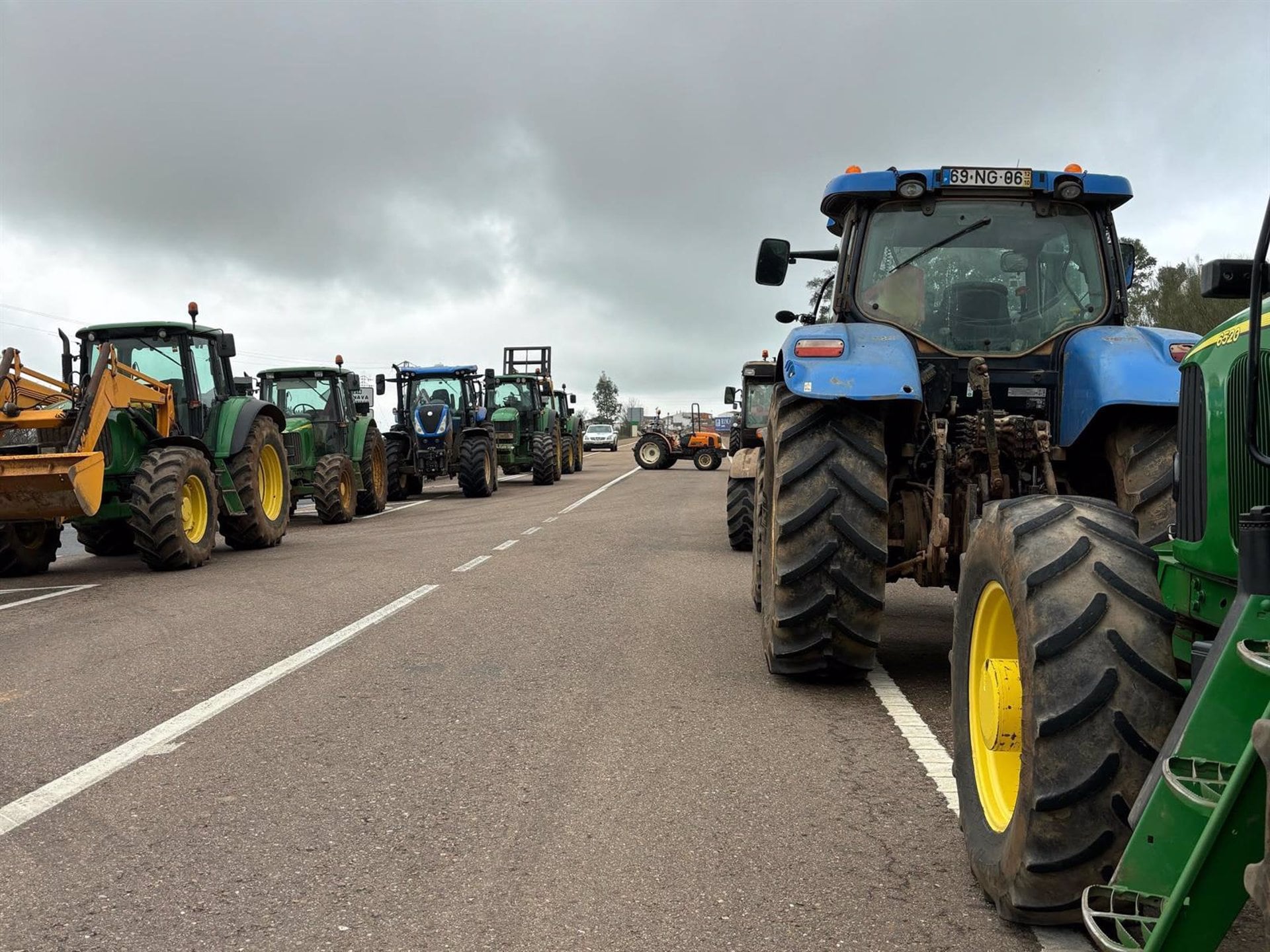 Tractores en una carretera