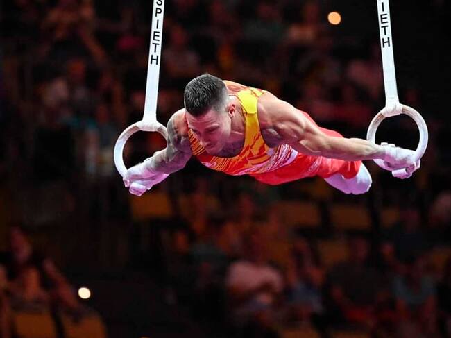 Néstor Abad durante el ejercicio de anillas en la final del Europeo