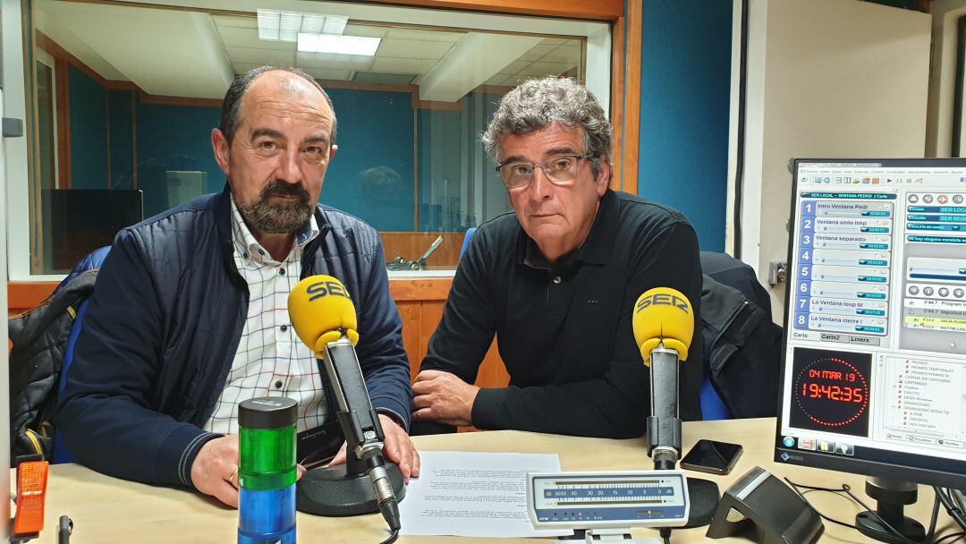 Rafael Pérez Tezanos y Juan Guimerans durante la tertulia en Radio Santander