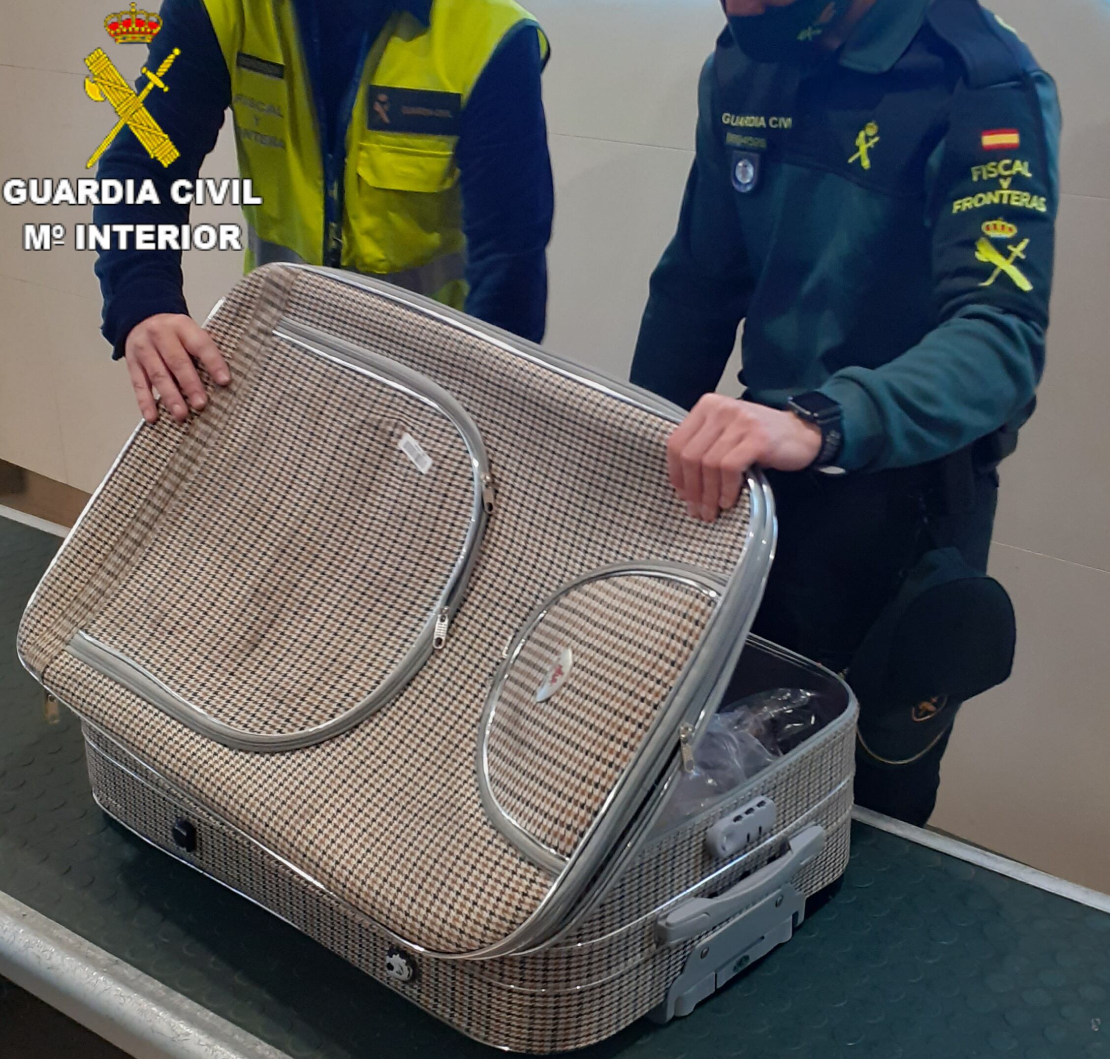 La Policía Nacional descubre droga en la maleta de un pasajero en el Aeropuerto de València