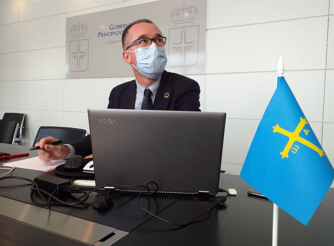 El consejero de Salud, Pablo Fernández, durante el Consejo Interterritorial.