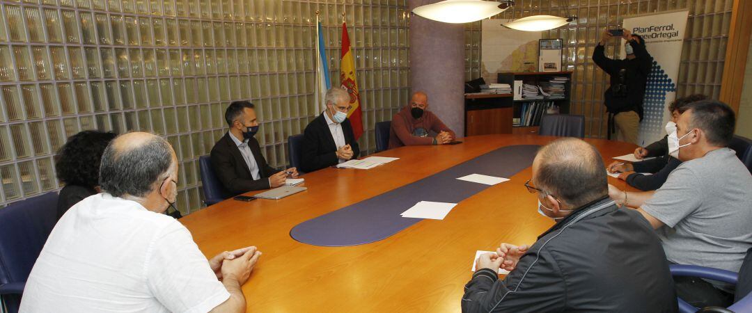 Reunión del vicdepresidente de la Xunta con representantes del naval