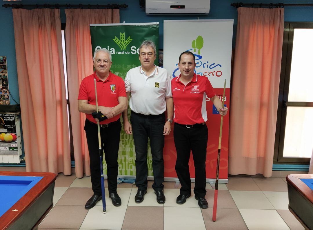 Jesús Ángel De Miguel flanqueado por Javier Herrero (CB Valladolid) y Carlos Cortés (CA Numancia), en el Ranking Regional de la pasada semana.