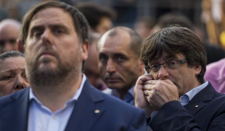   El presidente de la Generalitat durante la manifestación convocada para pedir la libertad de Jordi Sànchez y Jordi Cuixart