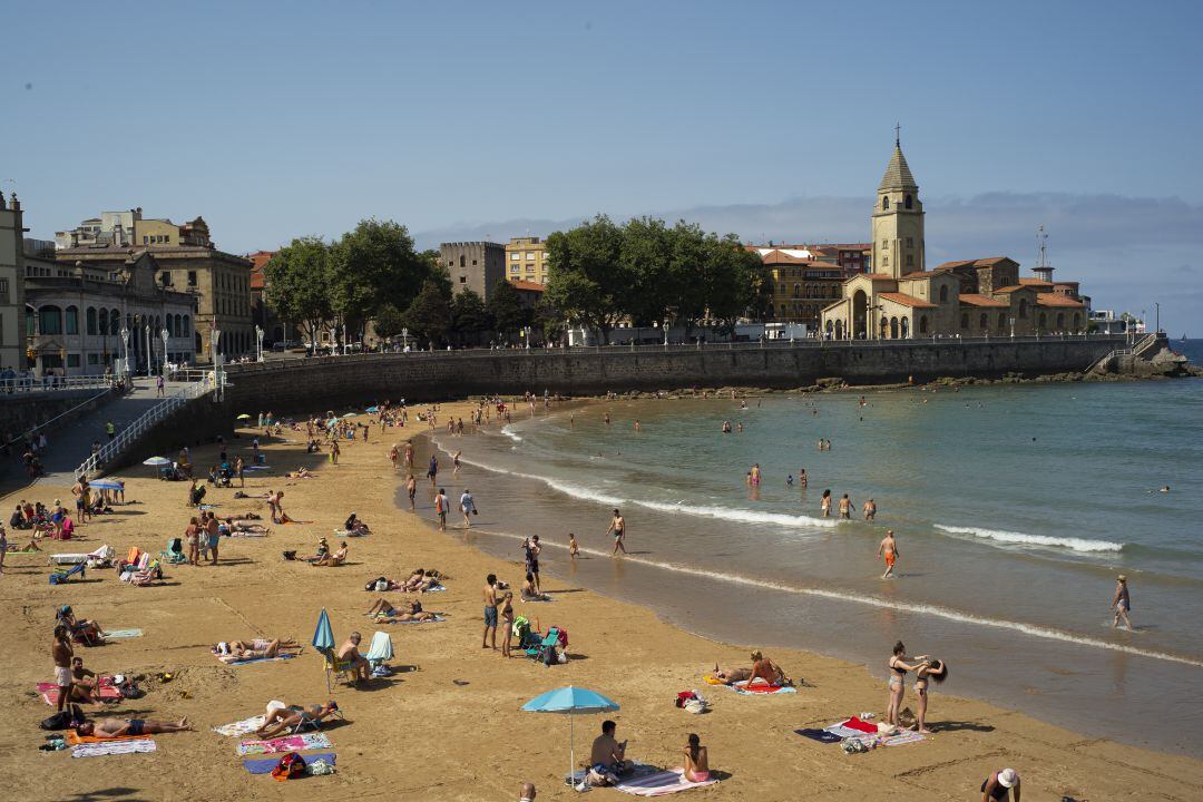 Playa de San Lorenzo en Gijón. 