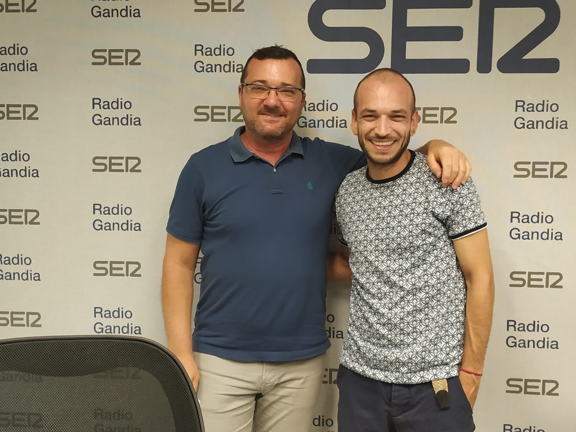 El diseñador de moda Antonio Faus en los estudios de Radio Gandia